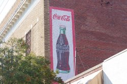 coca cola reklama na budynku